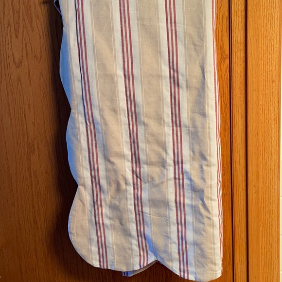 Paris-France Coverlet/Throw - Scalloped edges, reversible. - Picture 3 of 8